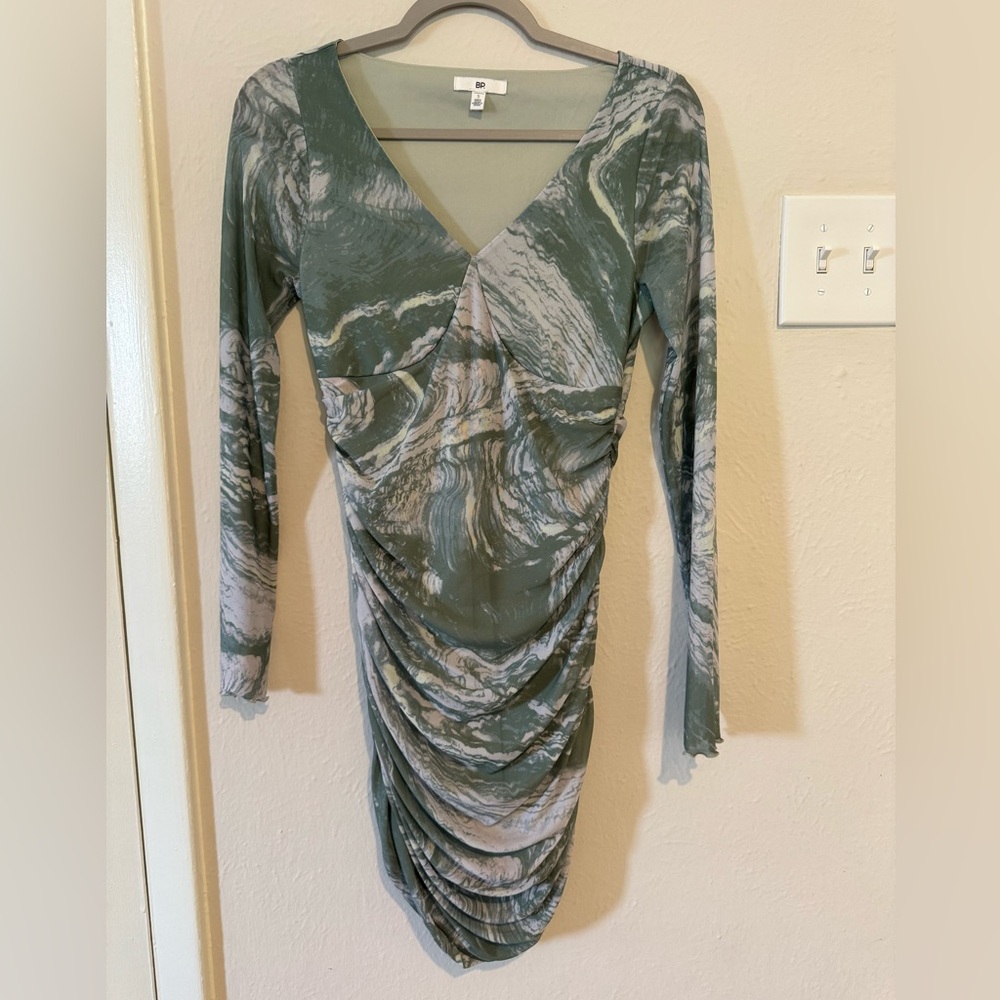 Women’s long-sleeve bodycon style dress, size small